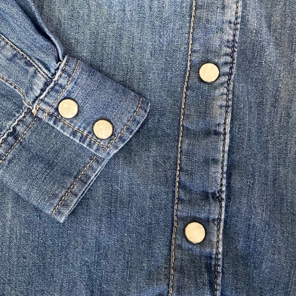 NEW Gap Denim Button Front Shirt - Picture 5 of 5